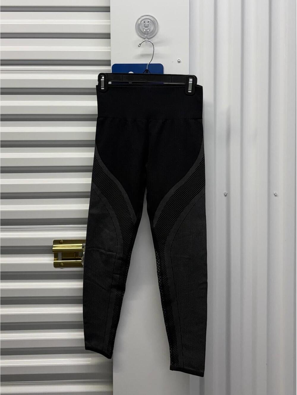 Fabletics Women’s Large Fabletics Black Gray Cropped Leggings Activewear